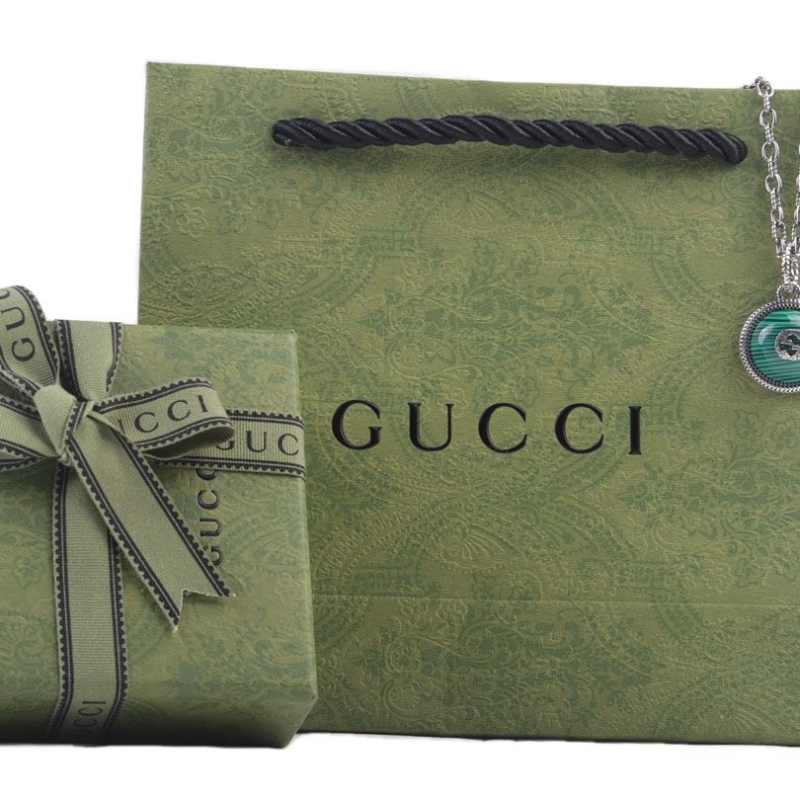 G*u*i necklaces